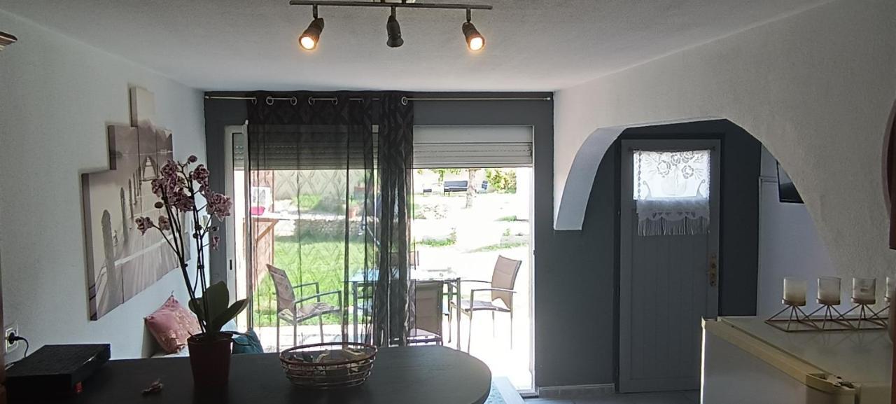 Charmante Maison Avec Piscine Anneyron Exteriér fotografie